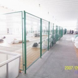 現(xiàn)貨框架護欄網與雙邊護欄網 產品解析與市場指南